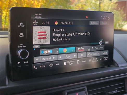 Used 2023 Honda Pilot TrailSport image 19