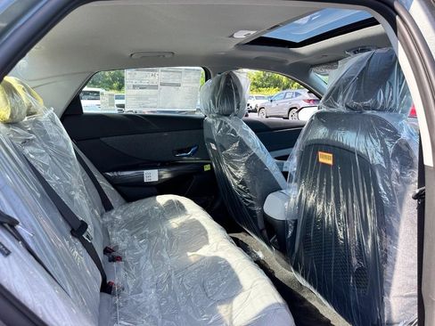 Used 2026 Hyundai Elantra Limited FWD image 4