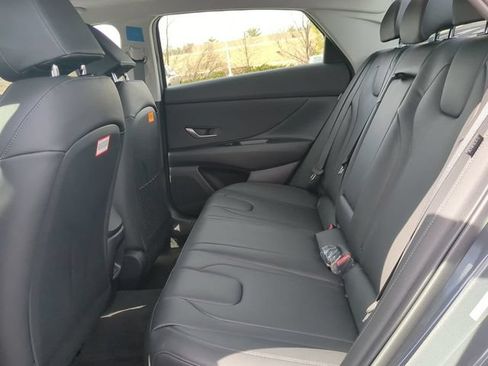 Used 2025 Hyundai Elantra Limited FWD image 12