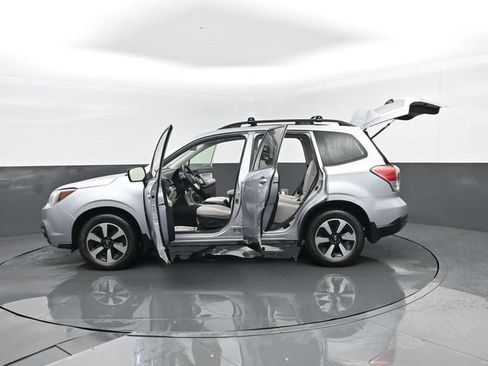 Used 2018 Subaru Forester 2.5i Premium AWD/4WD image 31
