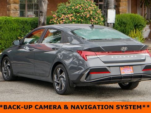 Used 2025 Hyundai Elantra Limited image 5