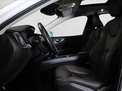 Used 2019 Volvo XC60 T6 Momentum w/ Multimedia Package AWD/4WD image 19
