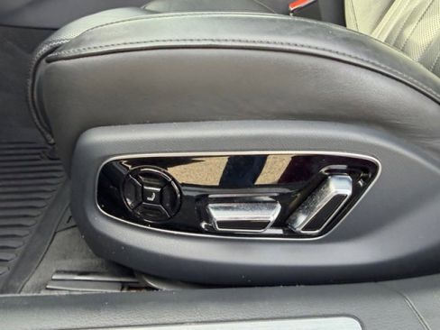 Used 2022 Audi A8 L 3.0T w/ Executive Package image 11