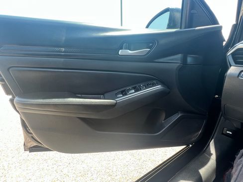 Used 2025 Nissan Altima 2.5 SV FWD image 18