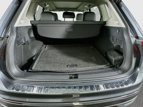 Used 2024 Volkswagen Tiguan SE AWD/4WD image 27