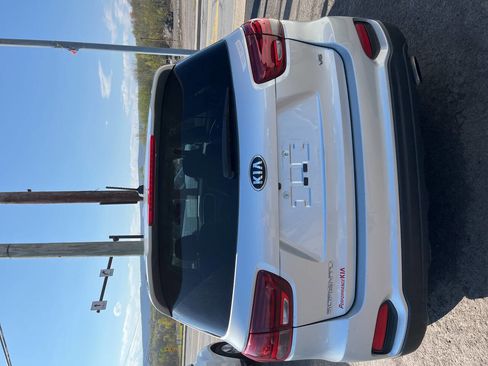 Used 2019 Kia Sorento AWD V6 image 3