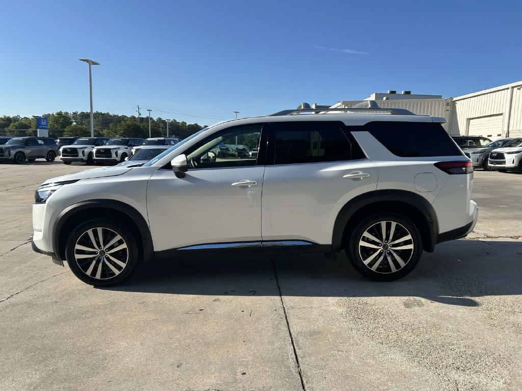 Used 2025 Nissan Pathfinder Platinum w/ Cargo Package FWD image 3
