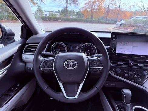 Used 2024 Toyota Camry XLE image 17