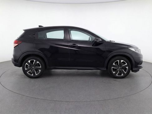 Used 2025 Nissan Kicks SV image 11