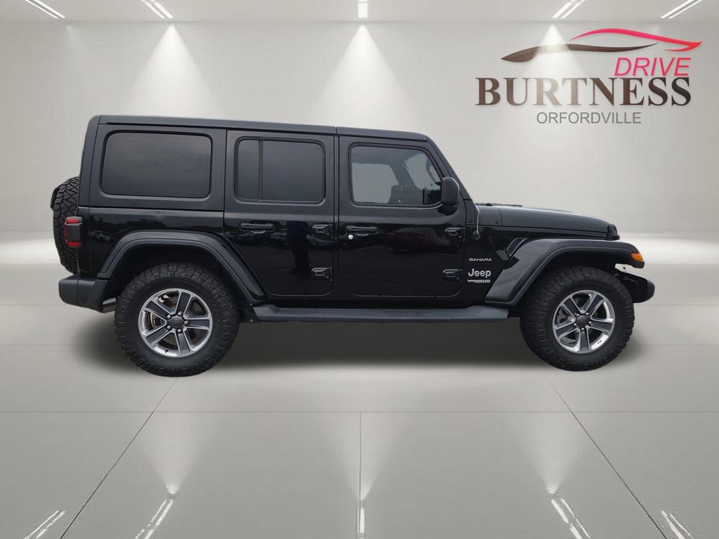 Used 2018 Jeep Wrangler Unlimited Sahara w/ Cold Weather Group AWD/4WD image 9