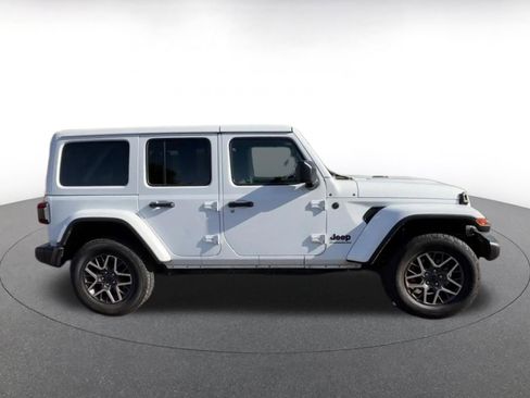 Used 2025 Jeep Wrangler Unlimited Sahara AWD/4WD image 16