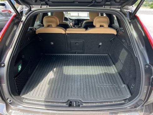 Used 2024 Volvo XC60 B5 Ultimate w/ Protection Package Premier image 9