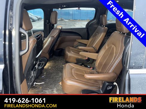 Used 2020 Chrysler Pacifica Limited w/ Tire & Wheel Group image 25