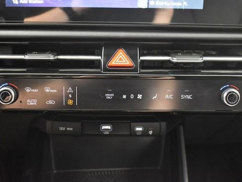 Used 2025 Kia Niro EX FWD image 20