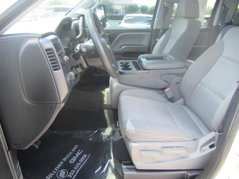 Used 2017 Chevrolet Silverado 1500 Custom w/ Custom Convenience Package RWD image 19