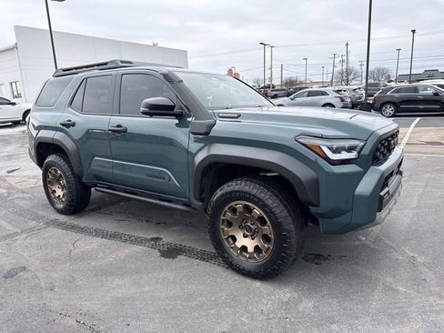 Used 2025 Toyota 4Runner Trailhunter image 6