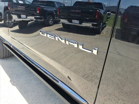 Used 2024 GMC Yukon Denali Ultimate AWD/4WD image 10