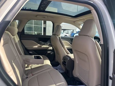 Used 2022 Lincoln Corsair AWD w/ Premium Package image 4