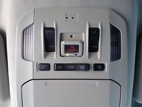Used 2023 Toyota Highlander XLE FWD image 27