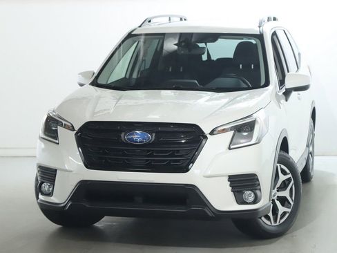 Used 2023 Subaru Forester Premium AWD/4WD image 2