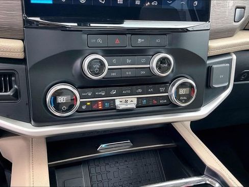 Used 2024 Ford Expedition Max Limited image 22