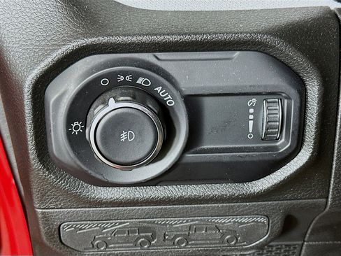 Used 2025 Jeep Wrangler Sport S image 17