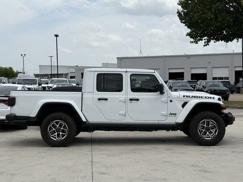 Used 2025 Jeep Gladiator Rubicon w/ Steel Bumper Group AWD/4WD image 3
