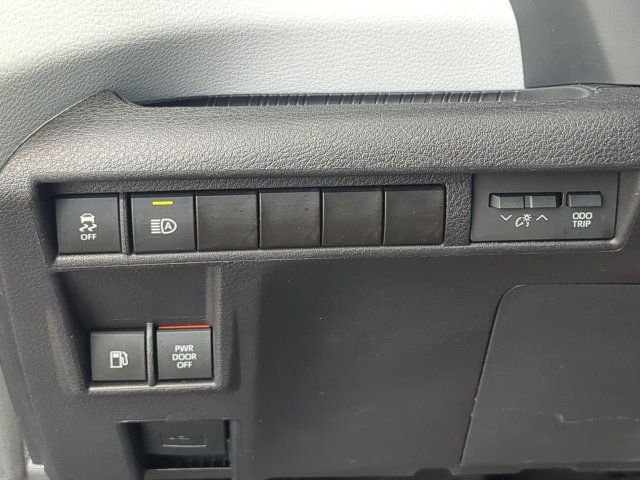 Certified 2025 Toyota Sienna XLE FWD image 30