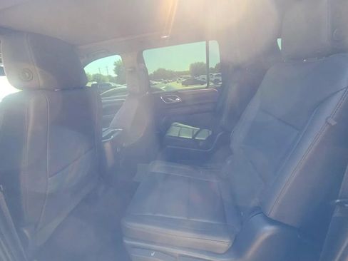 Used 2023 Chevrolet Suburban LT w/ LT Signature Package RWD image 9