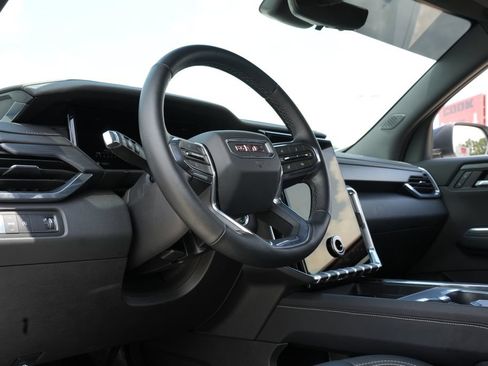 Used 2026 GMC Acadia Elevation w/ Elevation Premium Package FWD image 15