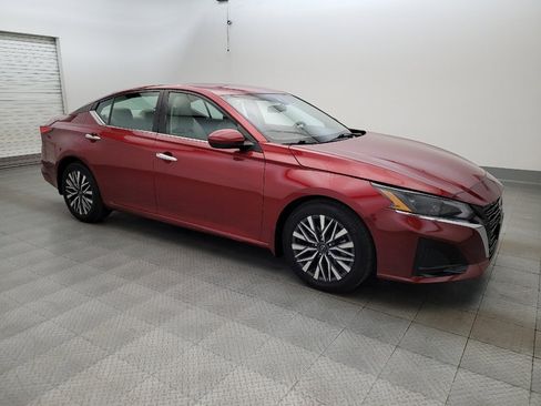 Used 2023 Nissan Altima 2.5 SV FWD image 11