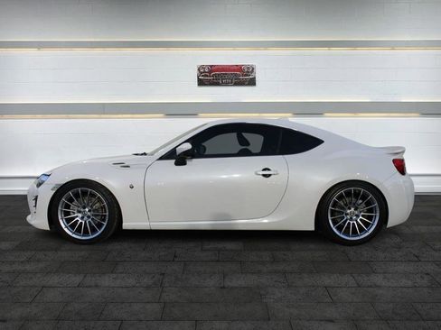Used 2017 Toyota 86 image 4