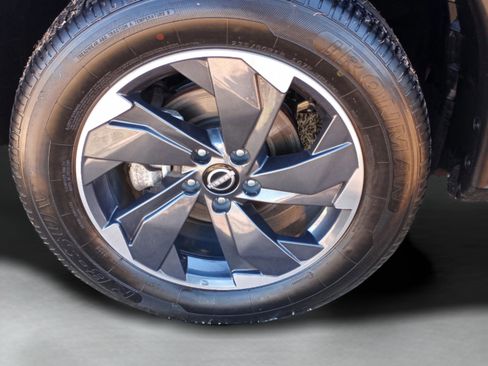 Used 2024 Nissan Rogue SV image 40