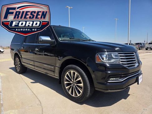 Used 2017 Lincoln Navigator L Select AWD/4WD image 3