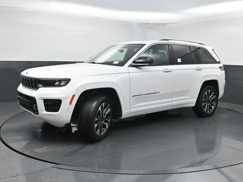 Used 2023 Jeep Grand Cherokee Overland AWD/4WD image 28