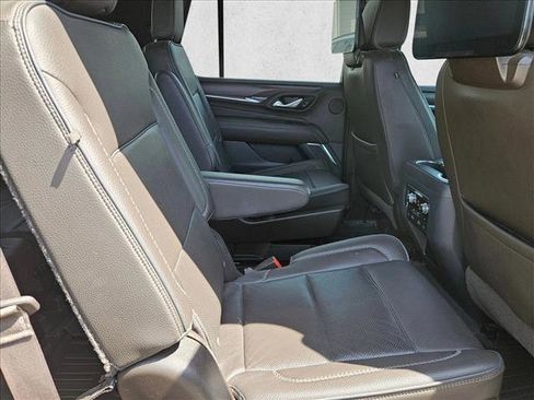 Used 2021 GMC Yukon Denali w/ Denali Premium Package AWD/4WD image 17