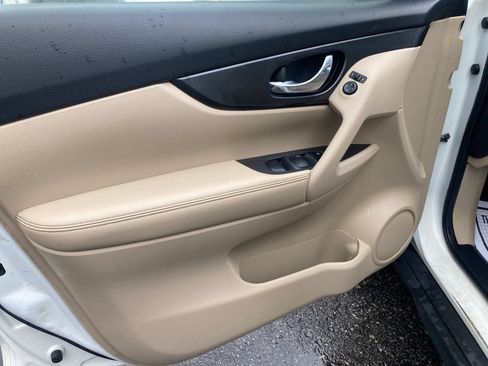 Used 2019 Nissan Rogue SV AWD/4WD image 13