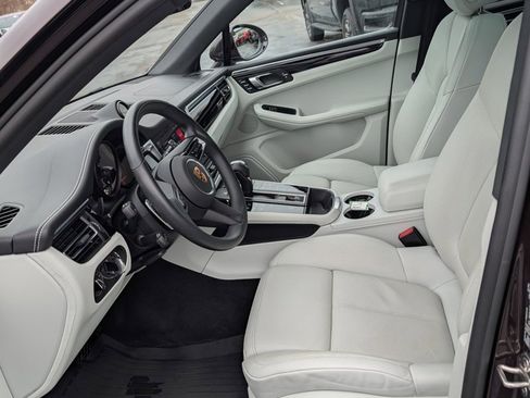 Used 2024 Porsche Macan Base image 13