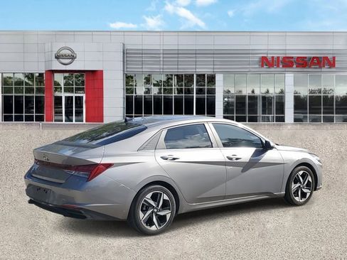 Used 2022 Hyundai Elantra Limited w/ Cargo Package image 3