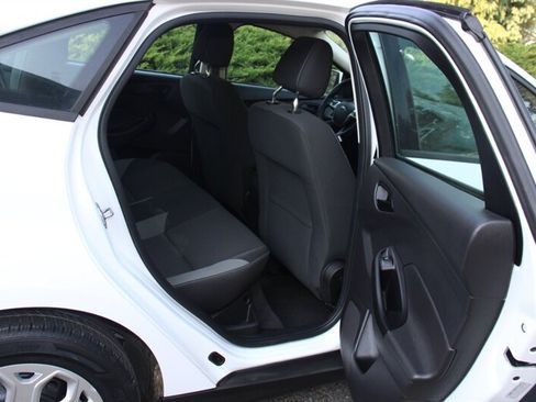 Used 2012 Ford Focus SE FWD image 6