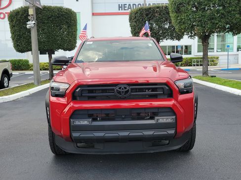 Used 2025 Toyota 4Runner SR5 AWD/4WD image 4