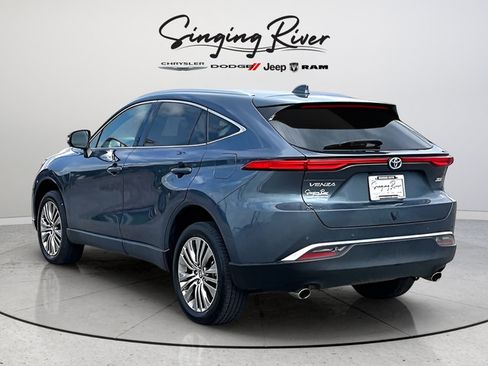 Used 2023 Toyota Venza XLE AWD/4WD image 4
