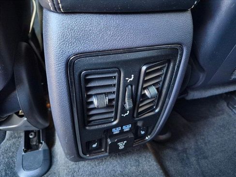 Used 2015 Jeep Grand Cherokee Overland w/ Advanced Technology Group AWD/4WD image 27