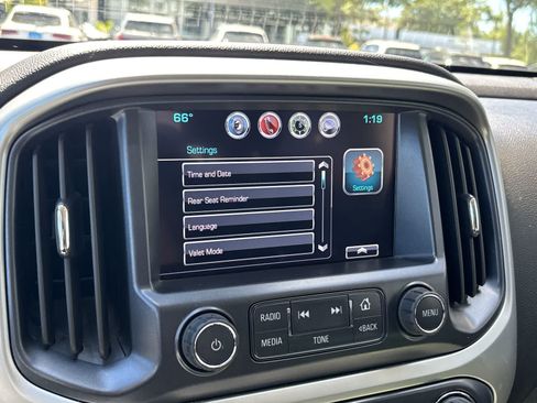 Used 2017 Chevrolet Colorado LT w/ Luxury Package, Chrome AWD/4WD image 16