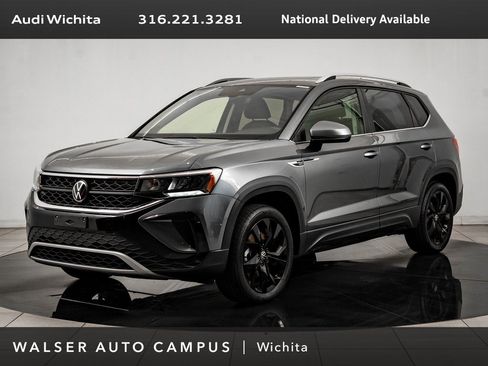 Used 2024 Volkswagen Taos SE image 1