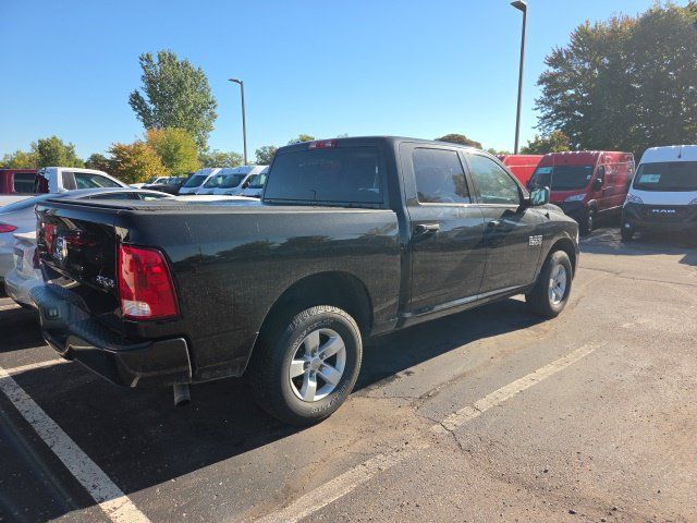 Used 2017 RAM 1500 Express AWD/4WD image 4