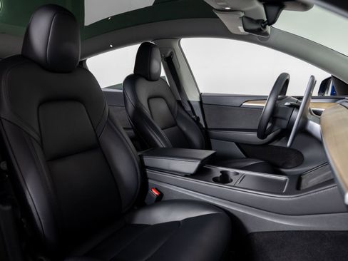 Used 2024 Tesla Model Y Long Range image 27