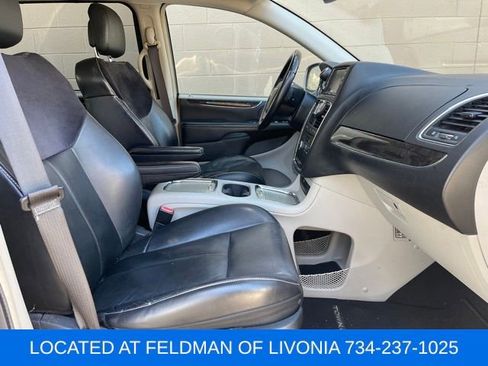 Used 2015 Chrysler Town & Country Limited Platinum FWD image 35