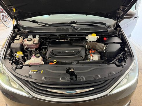 Used 2017 Chrysler Pacifica Touring Plus FWD image 36