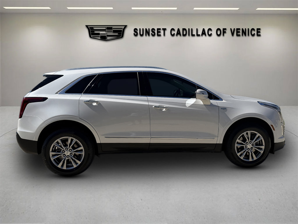Certified 2022 Cadillac XT5 Premium Luxury FWD image 2